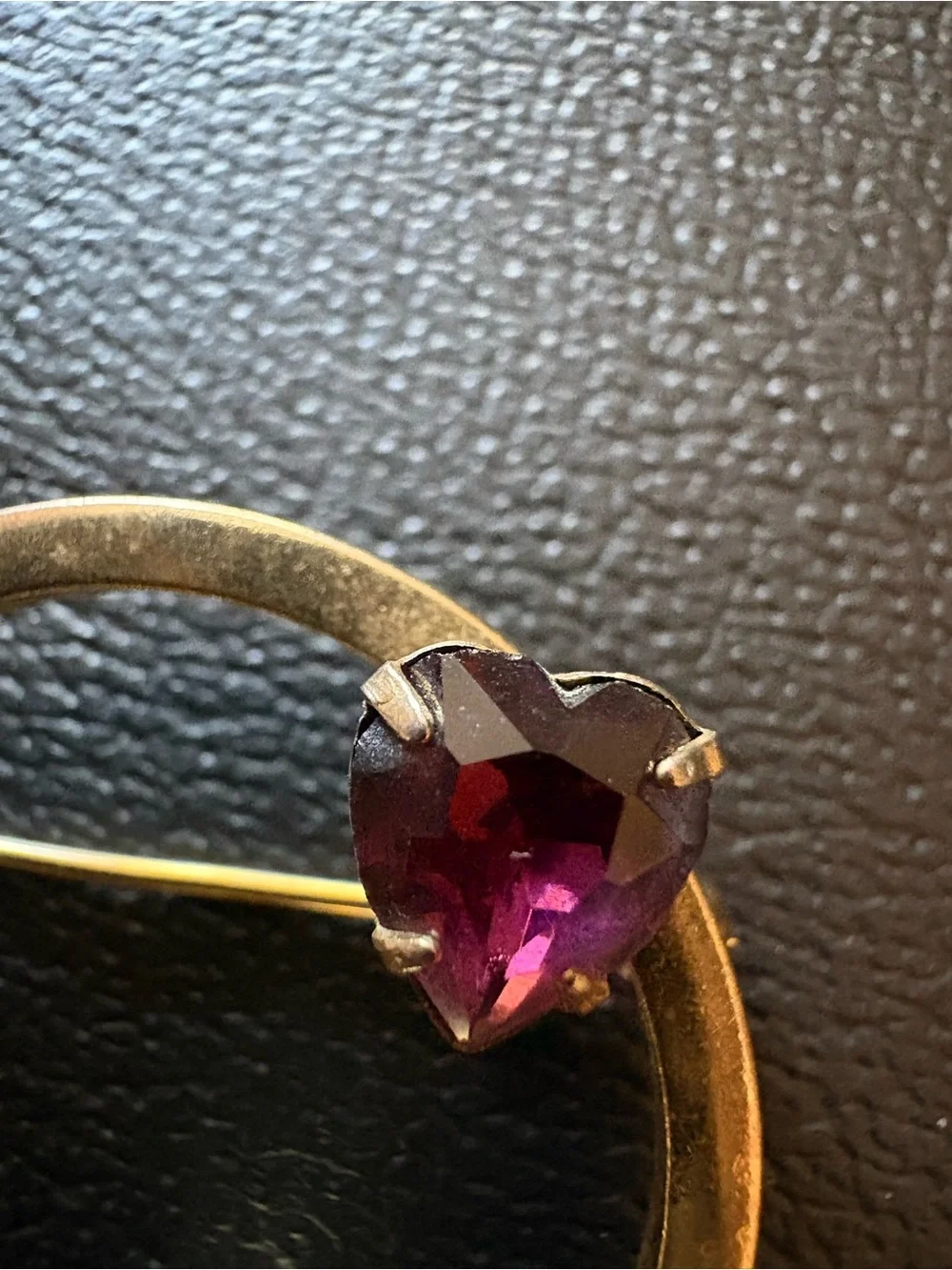 Vintage Gold-Tone Circle Pin Brooch with Purple Heart Stone